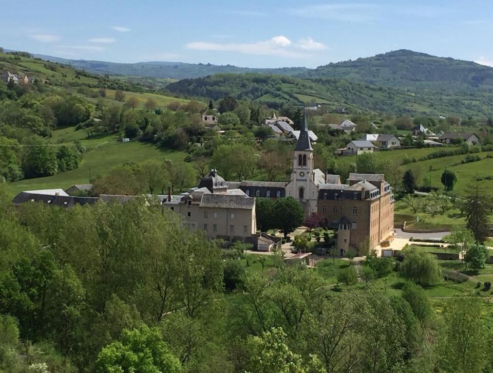 Accueil Du Couvent De Malet Hotel Saint-Côme-dʼOlt Eksteriør billede